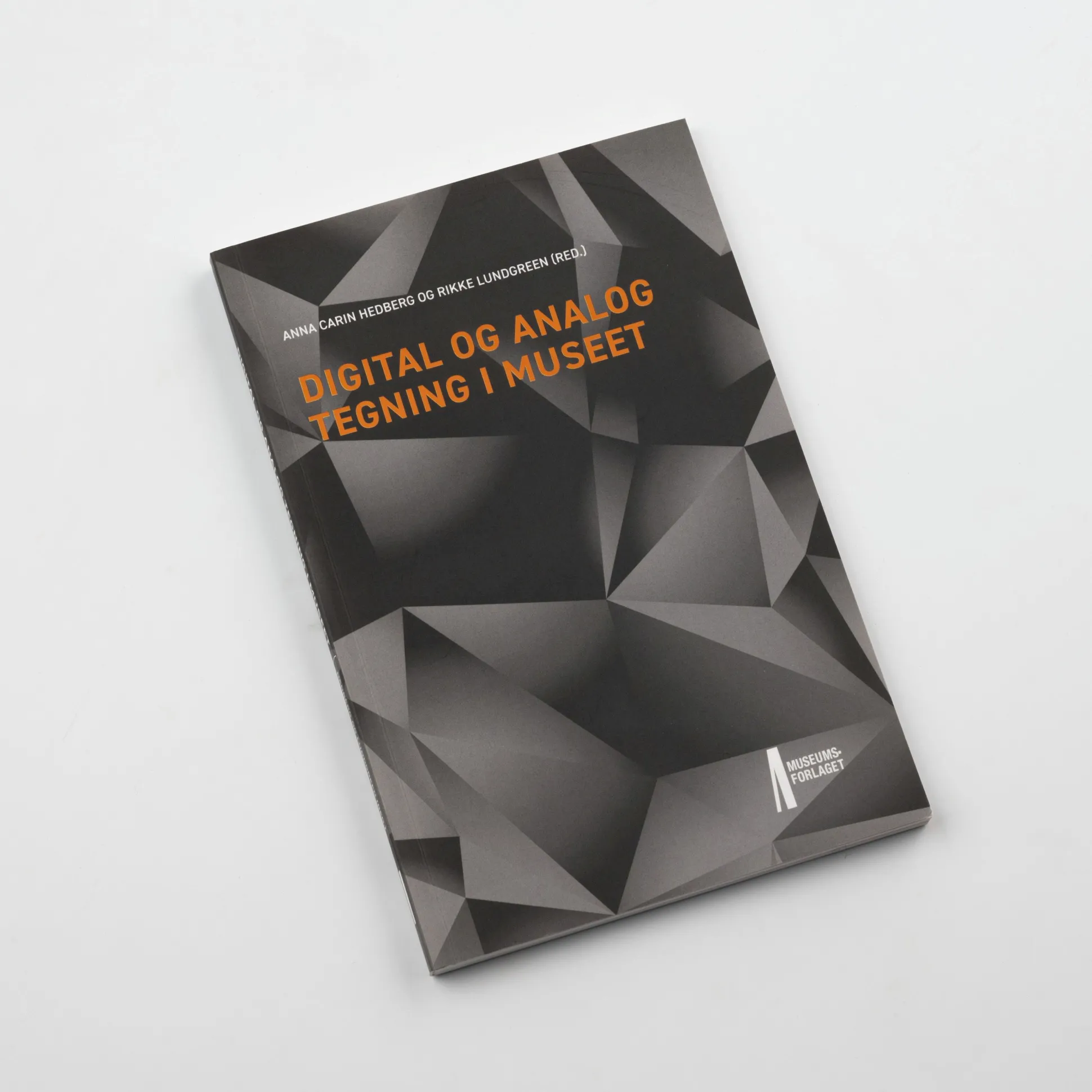 Digital og analog tegning i museet