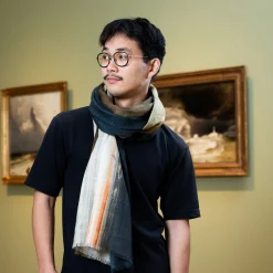 Skjerf. Peder Balke, «Fyr på den norske kyst». Ull og silke